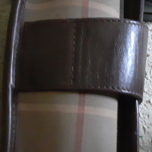 BURBERRYS Vintage Nova check shoulder bag Slight lift of leather on strap pic 7 - Picture 10 of 14